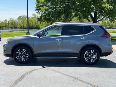 Used 2020 Nissan Rogue SV w/ Premium Package FWD image 4