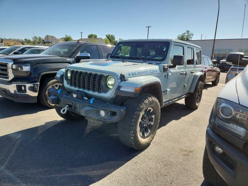 Used 2024 Jeep Wrangler Unlimited Rubicon 4xe AWD/4WD image 4