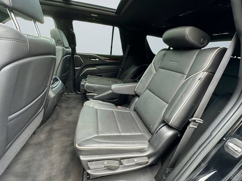 Used 2022 Cadillac Escalade Premium Luxury AWD/4WD image 13
