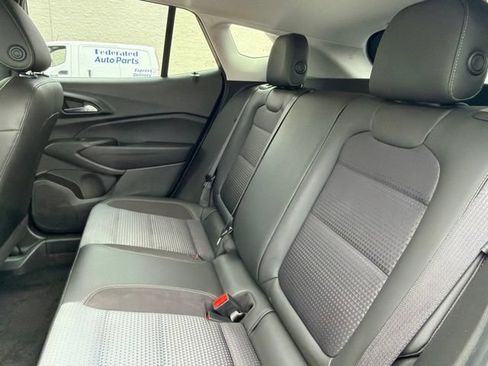 Used 2024 Chevrolet Trax LT FWD image 19
