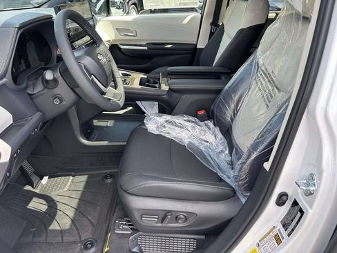 New 2026 Toyota Sienna Limited FWD image 15