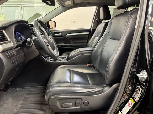 Used 2016 Toyota Highlander XLE AWD/4WD image 11