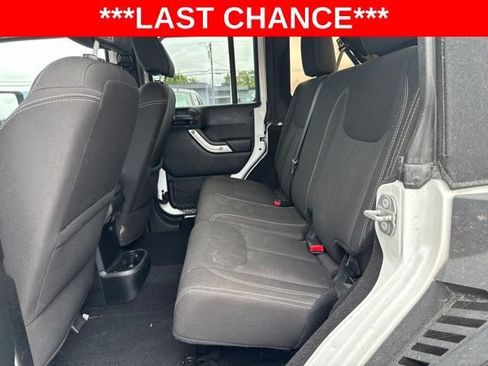 Used 2018 Jeep Wrangler Unlimited Sahara w/ Connectivity Group AWD/4WD image 11