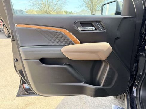 Used 2024 GMC Canyon Denali image 16