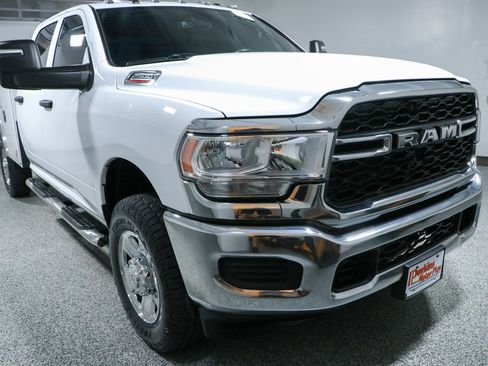Used 2024 RAM 2500 Tradesman w/ Chrome Appearance Group AWD/4WD image 6