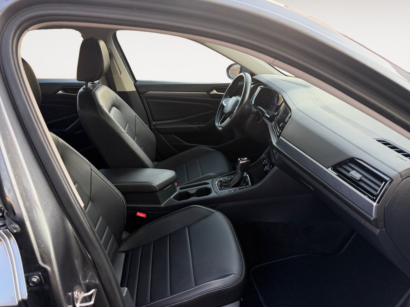 Used 2024 Volkswagen Jetta SE FWD image 15