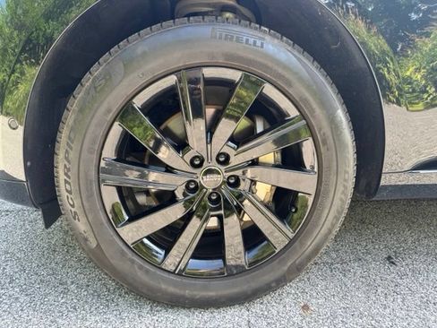 Certified 2025 Land Rover Range Rover SE AWD/4WD image 2