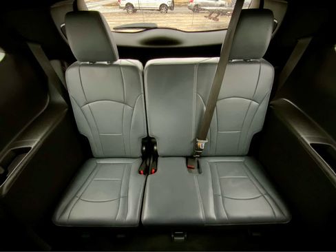Used 2022 Buick Enclave Premium AWD/4WD image 27