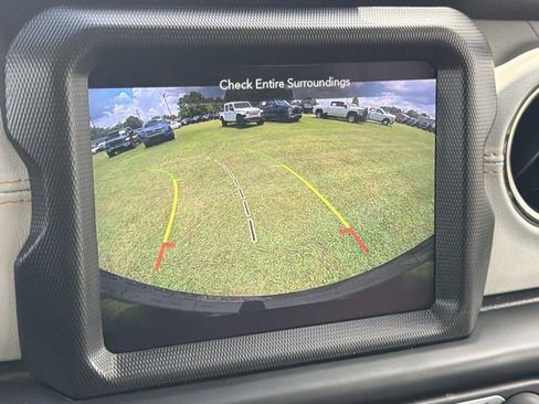 Used 2022 Jeep Wrangler Unlimited Sahara AWD/4WD image 30