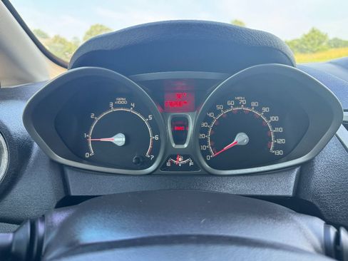 Used 2011 Ford Fiesta SE w/ 203A Rapid Spec Order Code FWD image 25