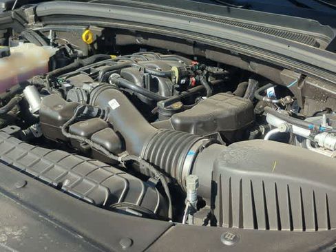 Used 2025 Jeep Grand Cherokee Limited w/ Luxury Tech Group II image 15