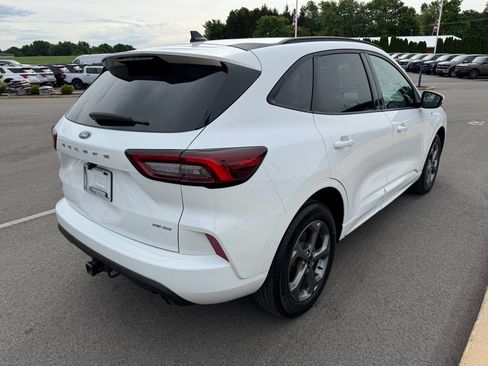 Used 2023 Ford Escape ST-Line Select w/ Class II Trailer Tow Package AWD/4WD image 8