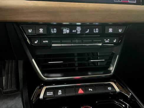 Used 2023 Audi e-tron GT Premium Plus image 33