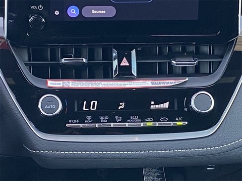 Certified 2025 Toyota Corolla SE image 30