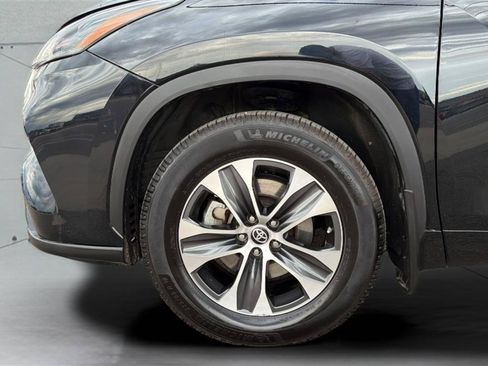 Used 2022 Toyota Highlander XLE AWD/4WD image 37