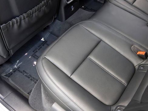 Certified 2026 Porsche Macan AWD/4WD image 50