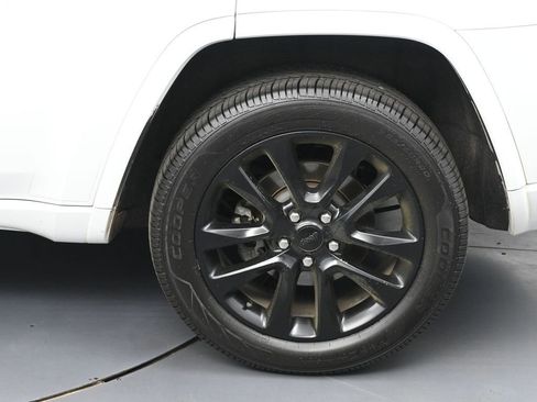 Used 2021 Jeep Grand Cherokee Laredo X image 11