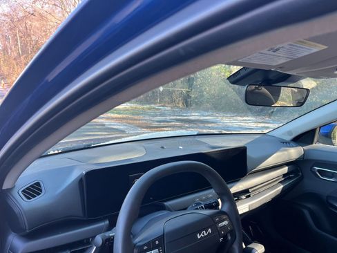 Used 2025 Kia K4 LXS image 32