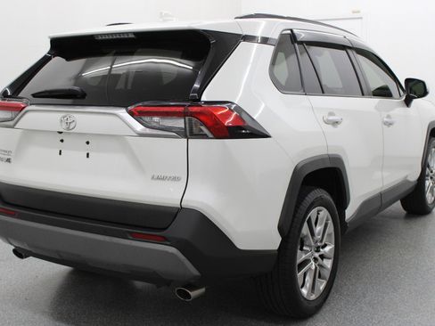 Used 2019 Toyota RAV4 Limited w/ Advanced Technology Package FWD image 5