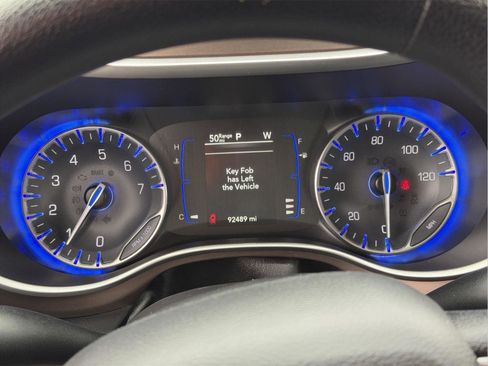 Used 2020 Chrysler Voyager Lxi image 21