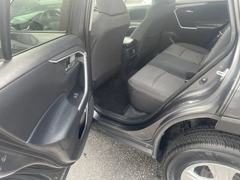Used 2021 Toyota RAV4 XLE AWD/4WD image 15