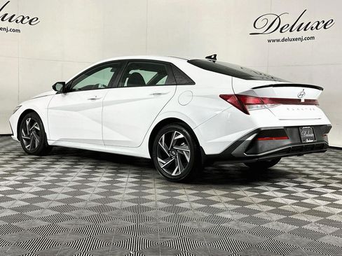 Used 2025 Hyundai Elantra Sport FWD image 4