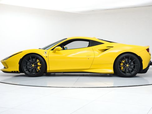 Certified 2022 Ferrari F8 Tributo image 4