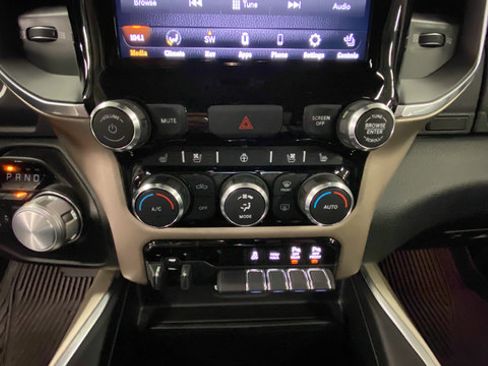Used 2020 RAM 1500 Laramie AWD/4WD image 17
