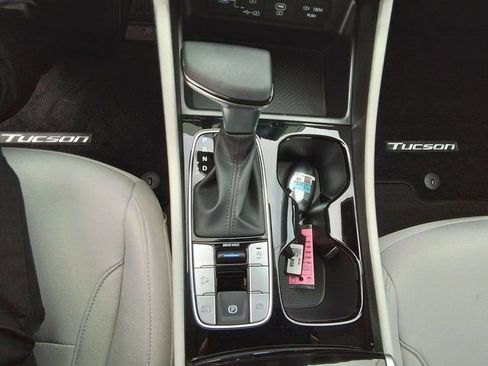 Used 2025 Hyundai Tucson SE image 15