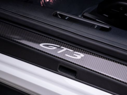 Certified 2026 Porsche 911 GT3 RWD image 17