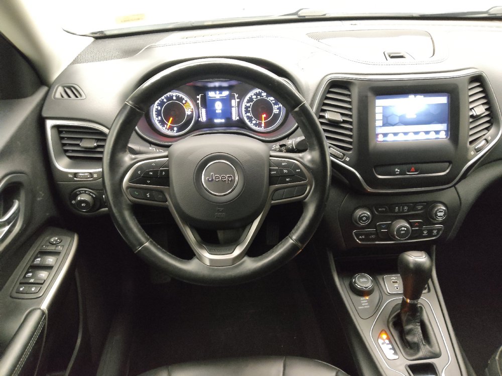 Used 2019 Jeep Cherokee Latitude Plus w/ Cold Weather Group AWD/4WD image 22