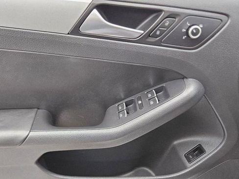 Used 2014 Volkswagen Jetta SE image 35