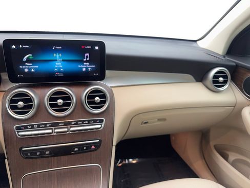 Used 2022 Mercedes-Benz GLC 300 w/ Premium Package Lite image 51
