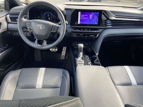 Used 2025 Toyota Camry SE w/ Convenience Package FWD image 11