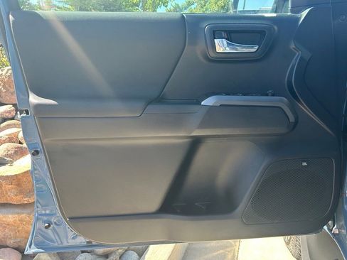 Used 2019 Toyota Tacoma TRD Off-Road w/ TRD Premium Off Road Package AWD/4WD image 12