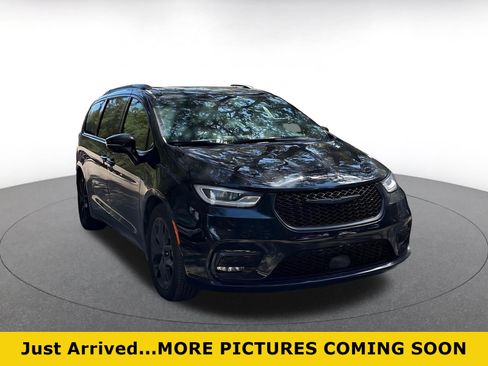 Used 2025 Chrysler Pacifica Limited FWD image 1