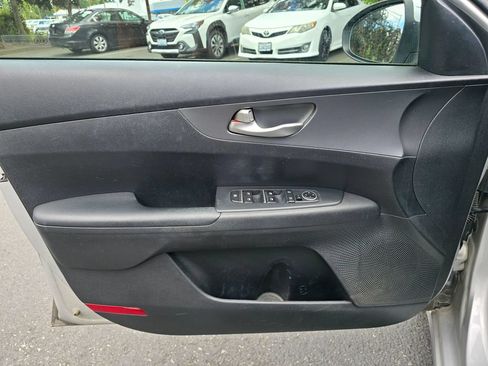 Used 2020 Kia Forte LXS FWD image 9