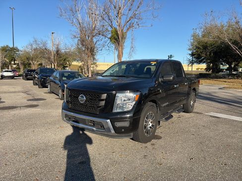 Used 2021 Nissan Titan SV w/ SV Convenience Package image 1