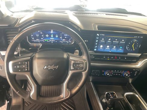 Used 2022 Chevrolet Silverado 1500 LT Trail Boss w/ Convenience Package II image 19