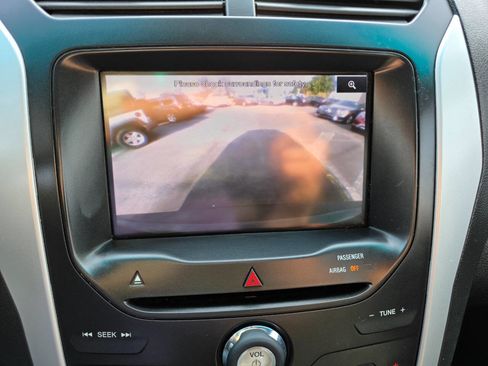 Used 2013 Ford Explorer XLT image 18