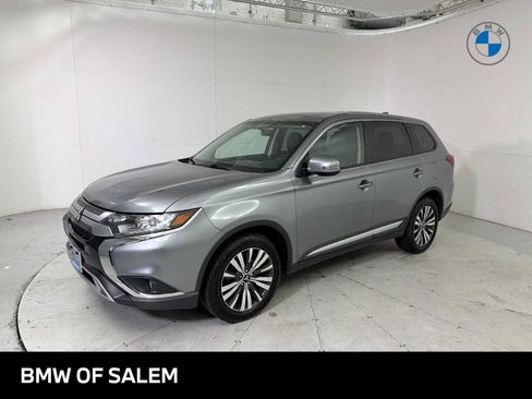 Used 2019 Mitsubishi Outlander SE image 1
