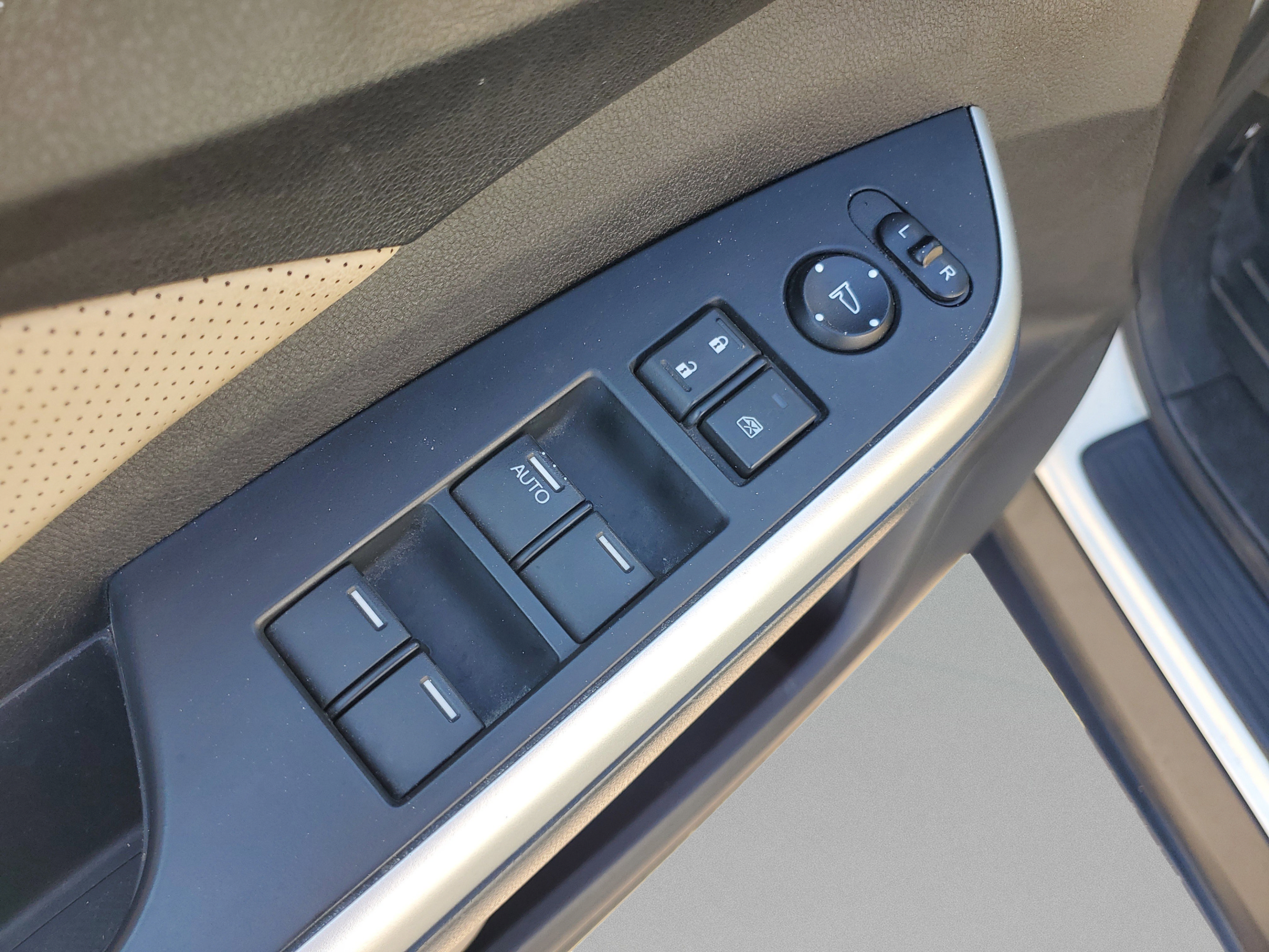Used 2015 Honda CR-V EX-L image 31