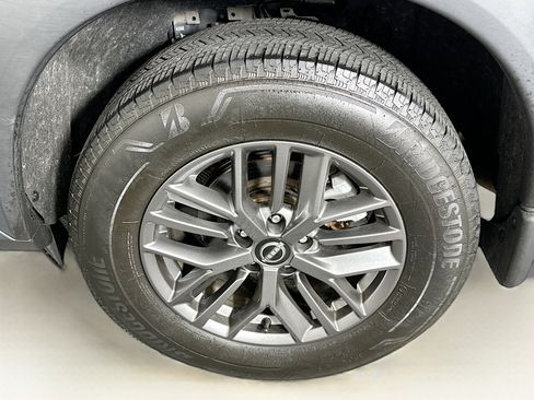 Used 2023 Nissan Rogue S image 11