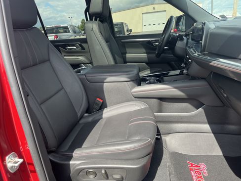 Used 2025 Chevrolet Tahoe RST w/ Comfort Package AWD/4WD image 8