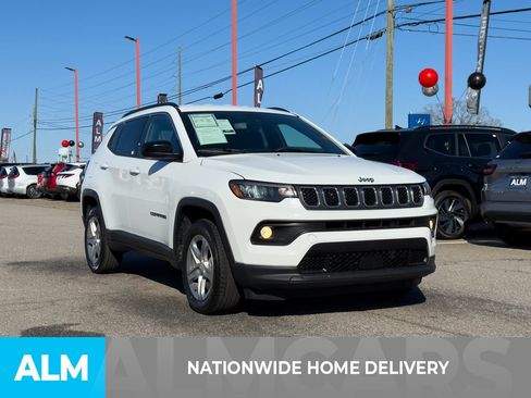 Used 2024 Jeep Compass Latitude w/ Altitude Special Edition AWD/4WD image 4