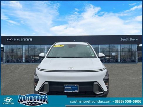 Certified 2025 Hyundai Kona SEL AWD/4WD image 2
