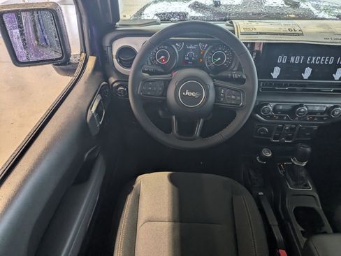 New 2026 Jeep Gladiator Sport AWD/4WD image 17
