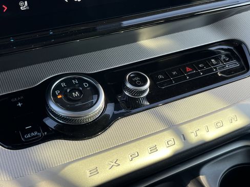 Used 2025 Ford Expedition Active image 31