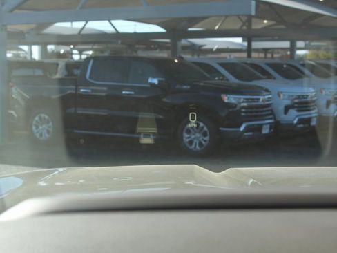 Used 2023 GMC Yukon Denali w/ Denali Reserve Package image 27