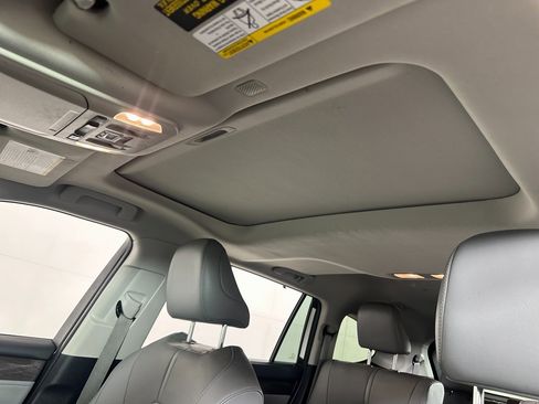 Used 2020 Toyota Highlander Limited image 25